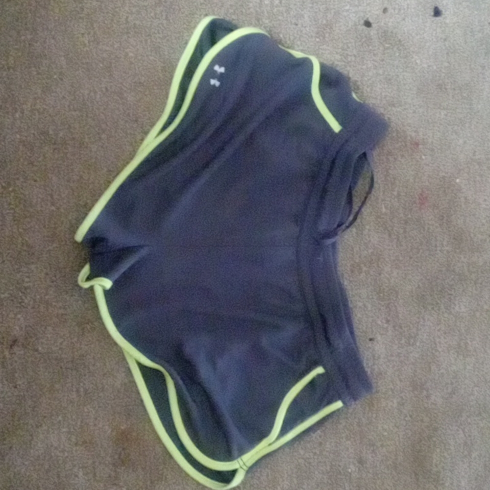 Women's size Lg Under Armour shorts